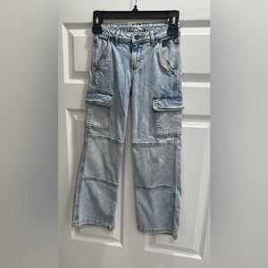 Girls Art Class jeans Washed light Denim  size 8 large cargo pockets